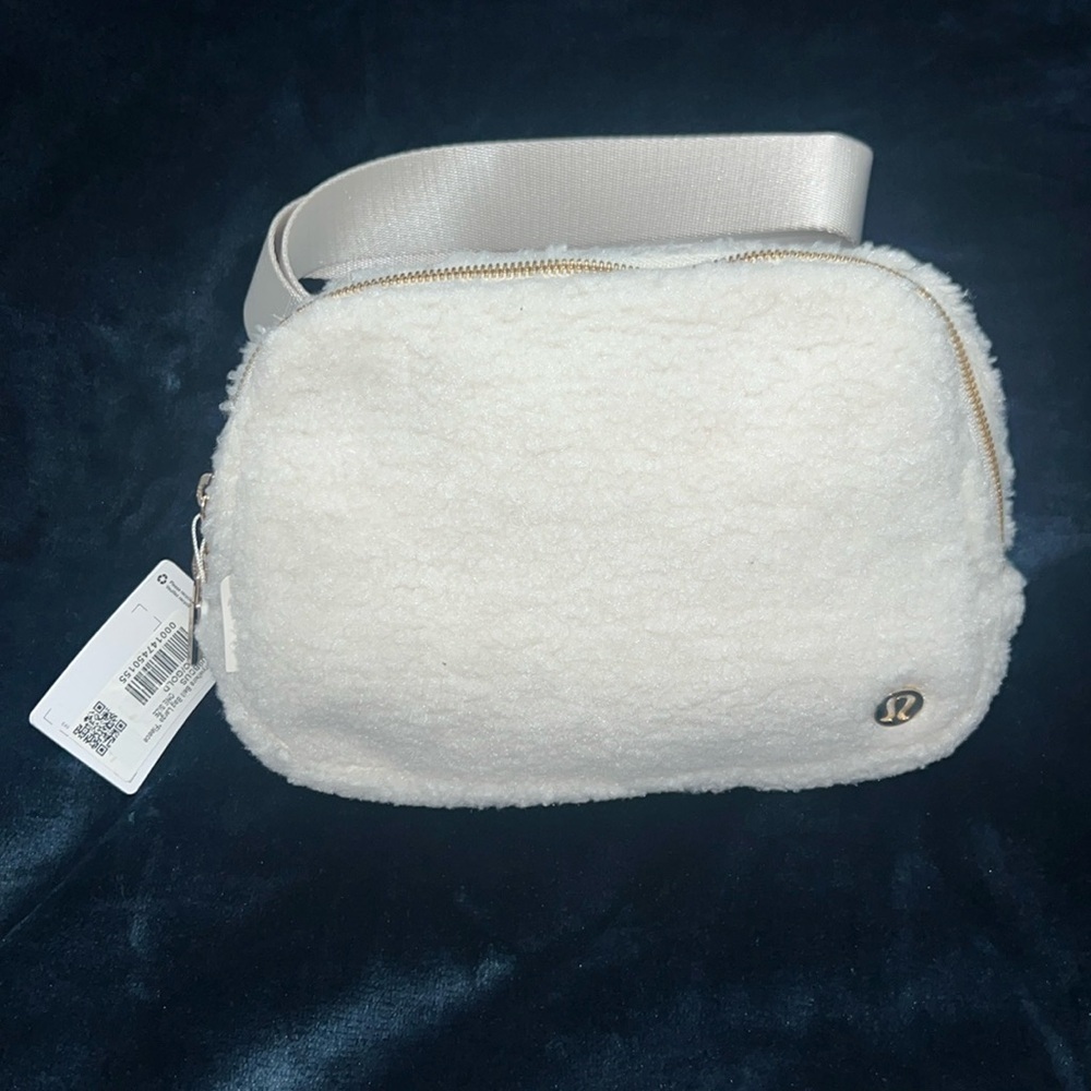 Lululemon Everywhere Belt Bag 2L - fleece